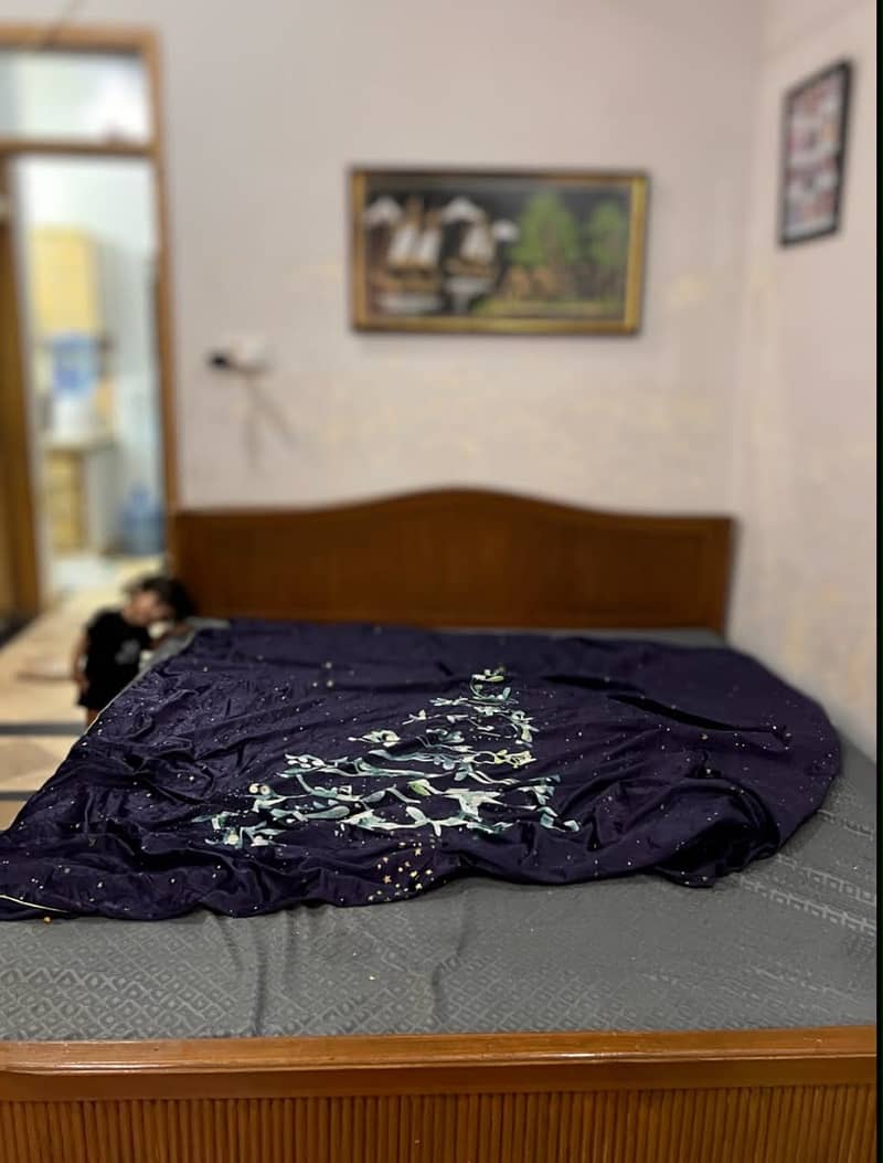 King size bed 1