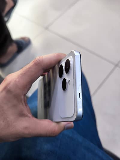 Tecno Spark 40.6/128 wight colour