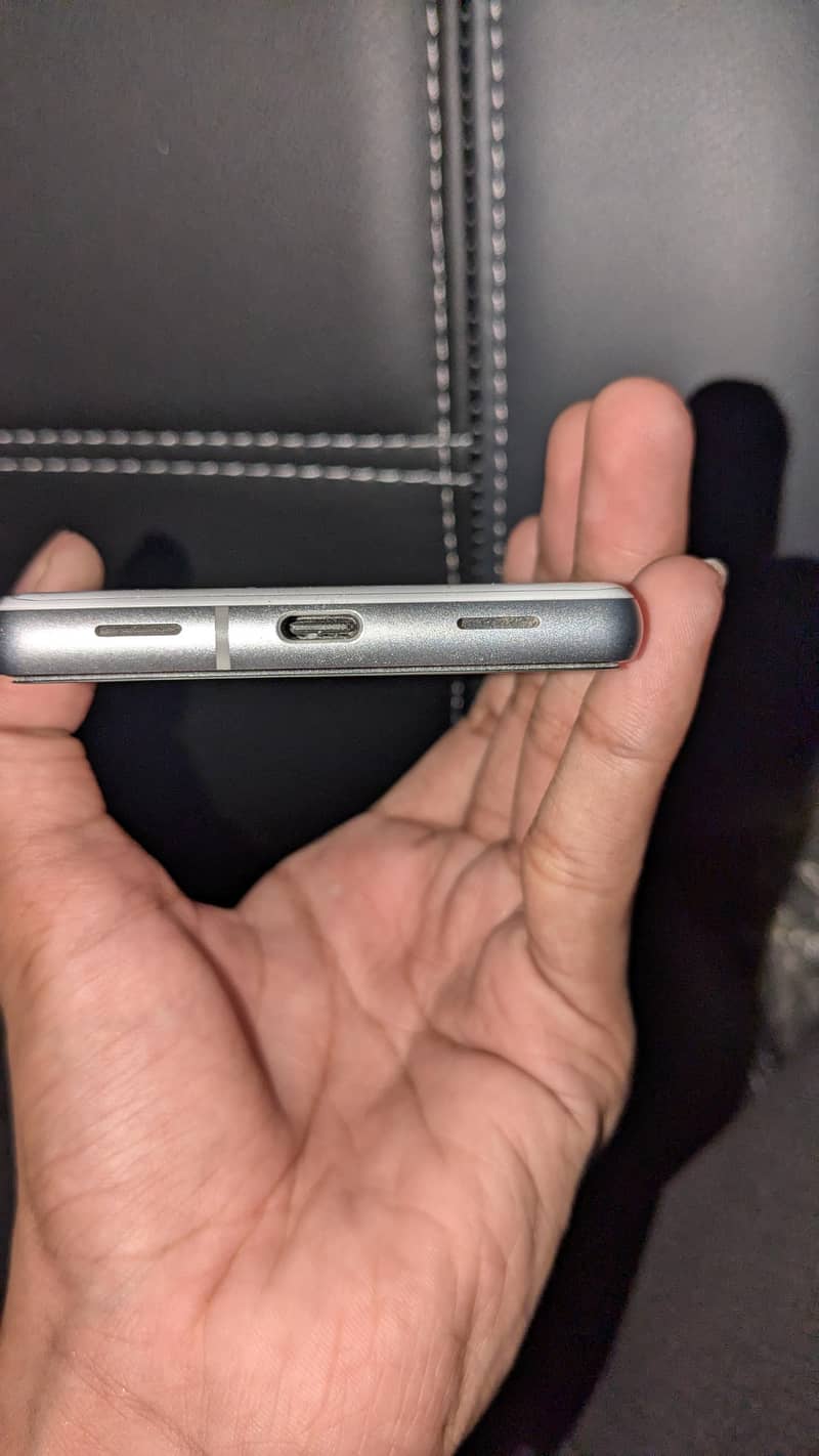 Google Pixel 7a 2