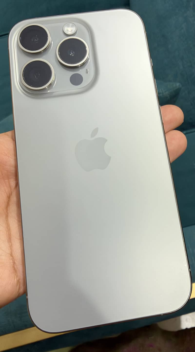 Apple iPhone 15 Pro 0