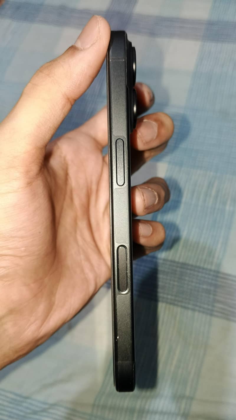 Apple iPhone 16 0