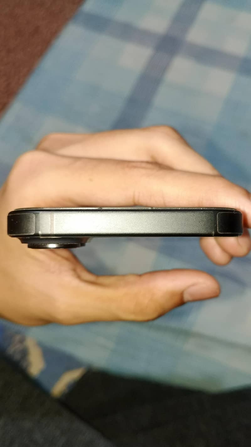 Apple iPhone 16 1