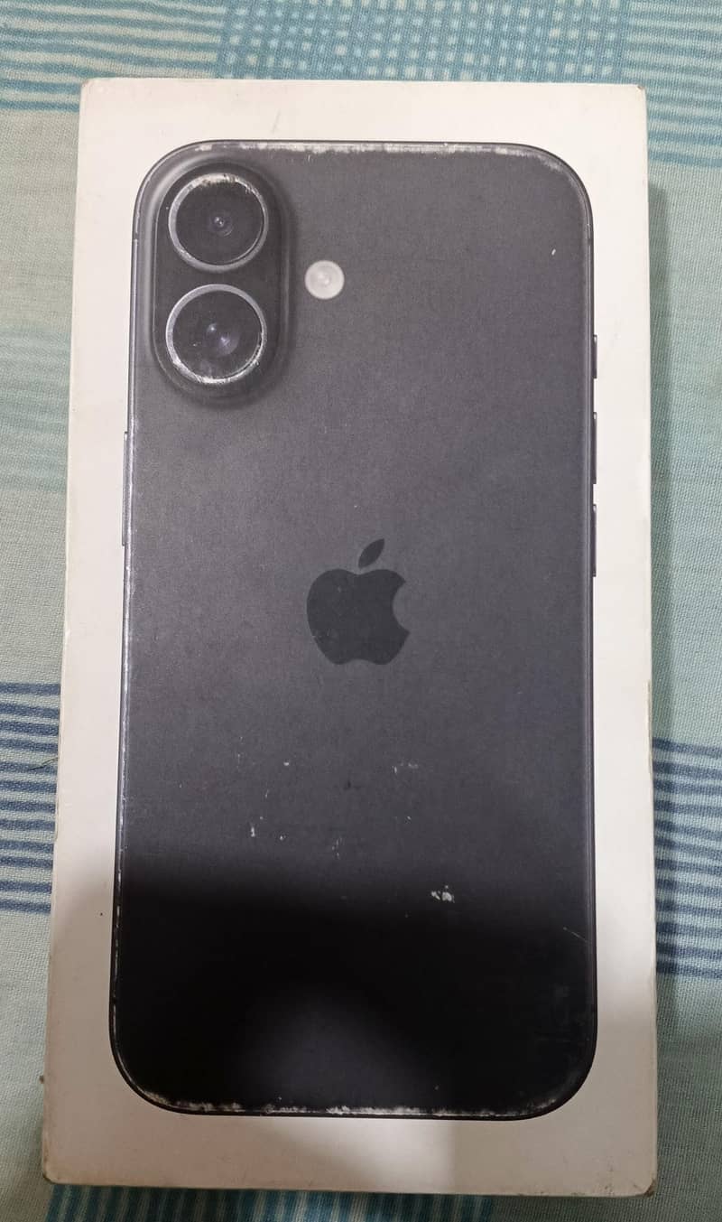 Apple iPhone 16 4
