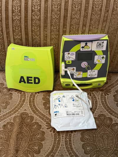 Zoll AED Plus (defibrillator model machine)