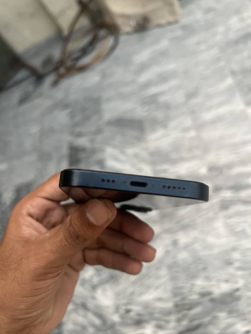 Apple iPhone 13 2