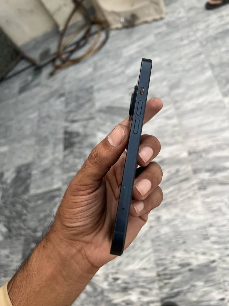 Apple iPhone 13 4