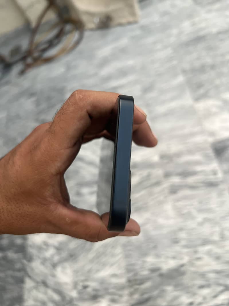 Apple iPhone 13 5