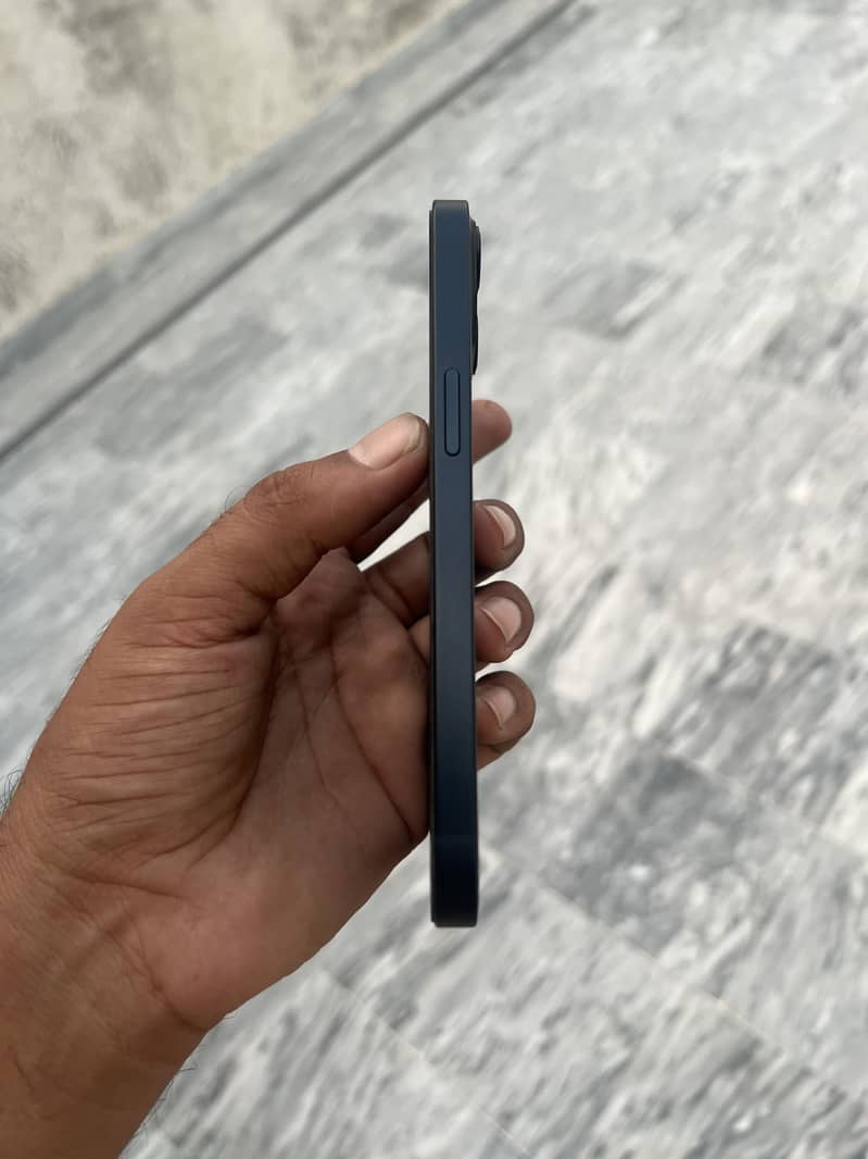 Apple iPhone 13 6