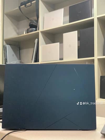 AsuS ZenBook i5 12th Gen OLED Display