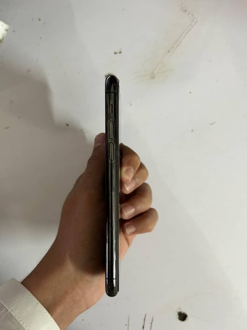 Apple iPhone 11 Pro 1