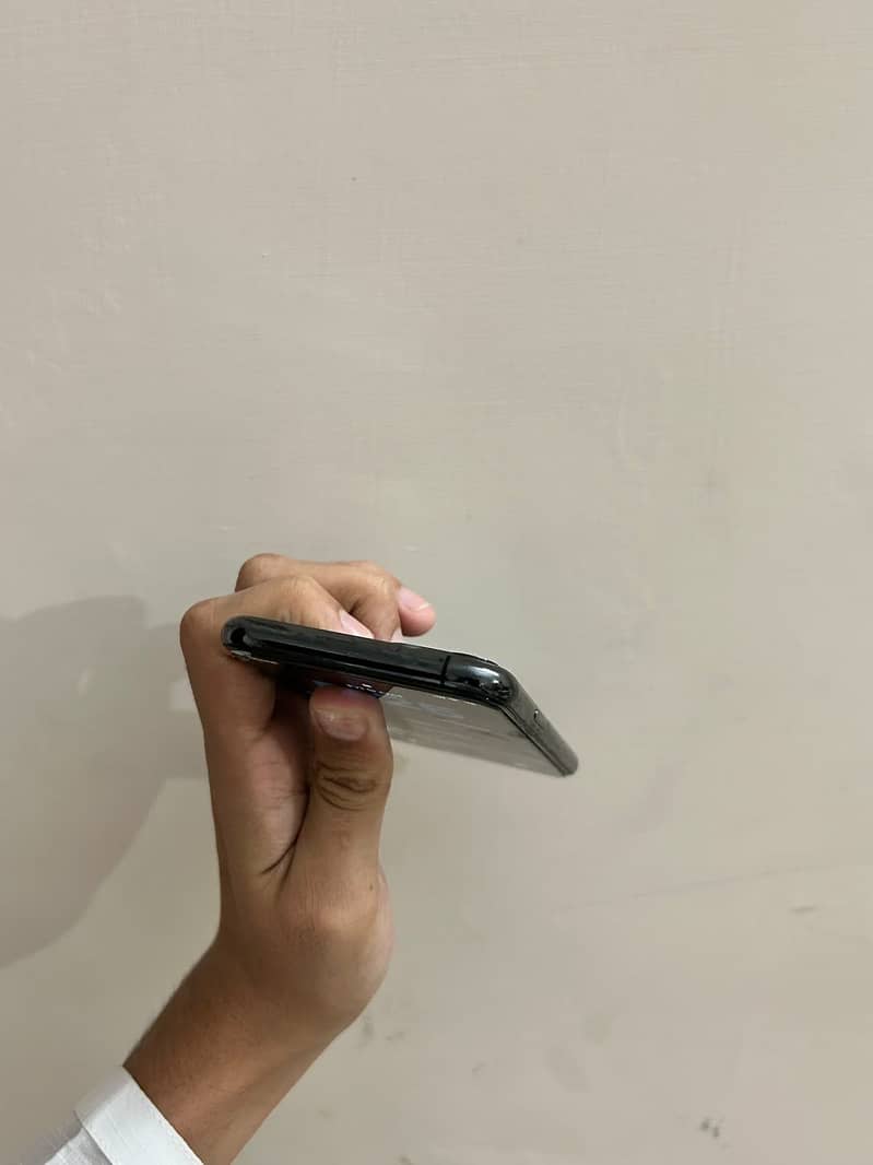 Apple iPhone 11 Pro 2