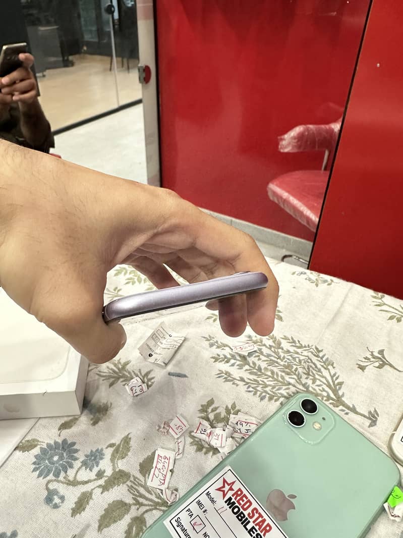 Apple iPhone 11 4