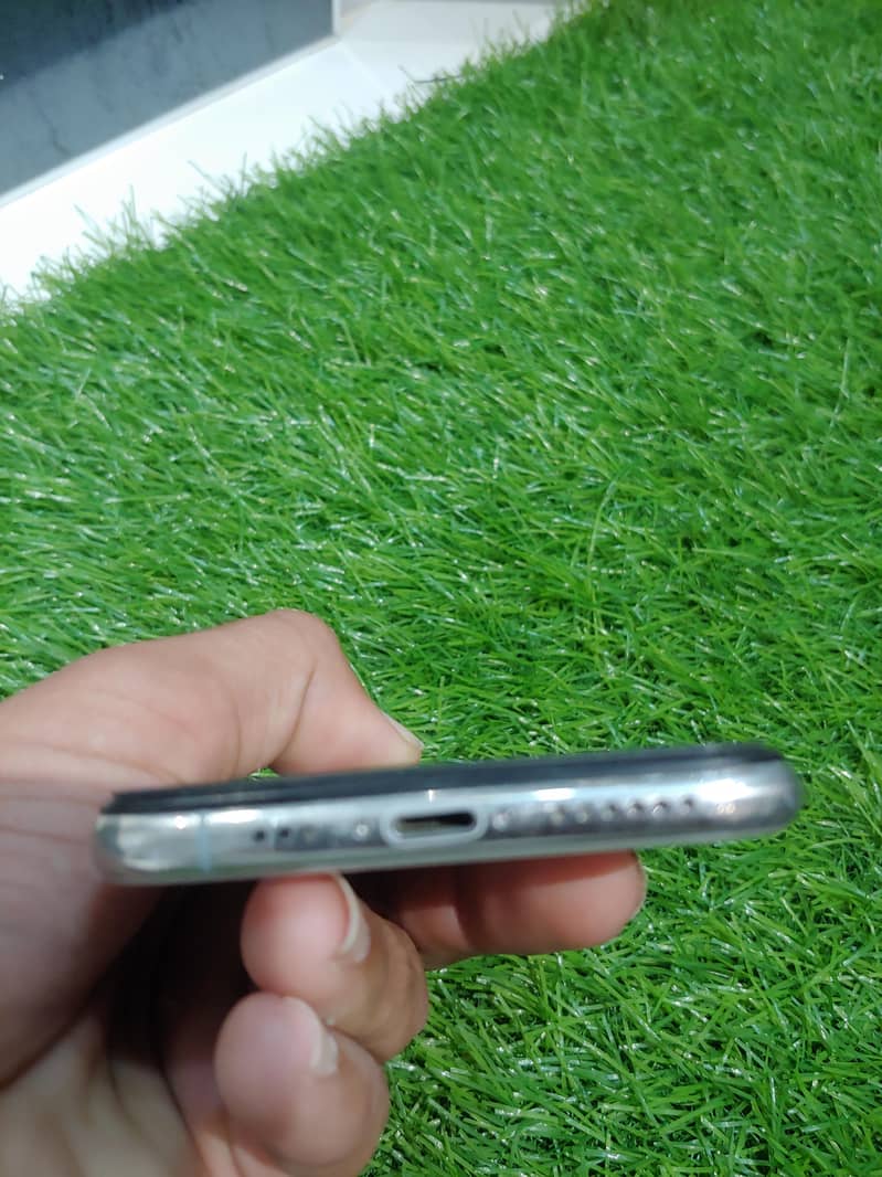 Apple iPhone X 3
