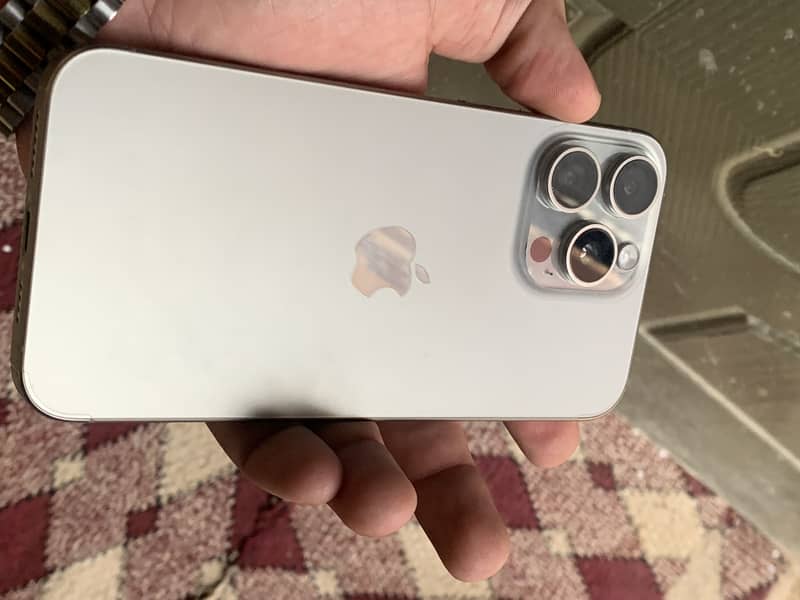 Iphone 15 pro max 4