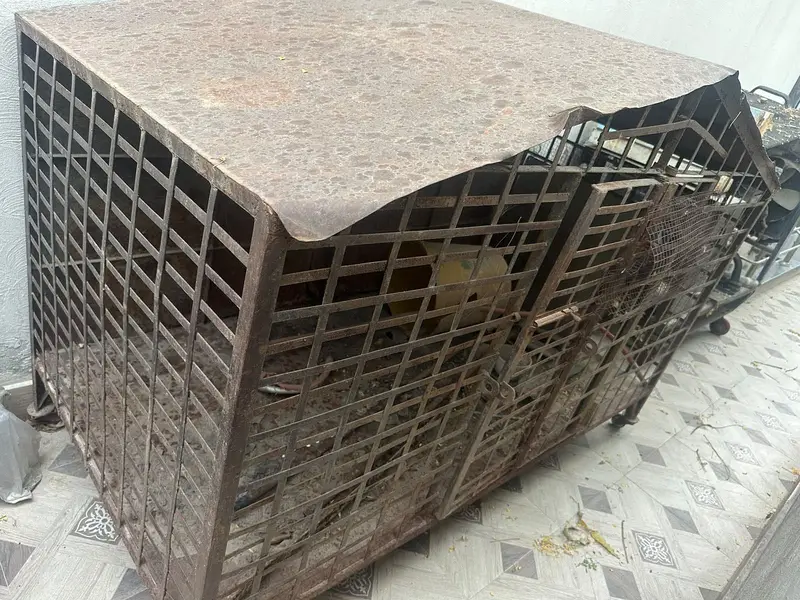 Heavy Duty Large Iron Dog Cage — photo 3