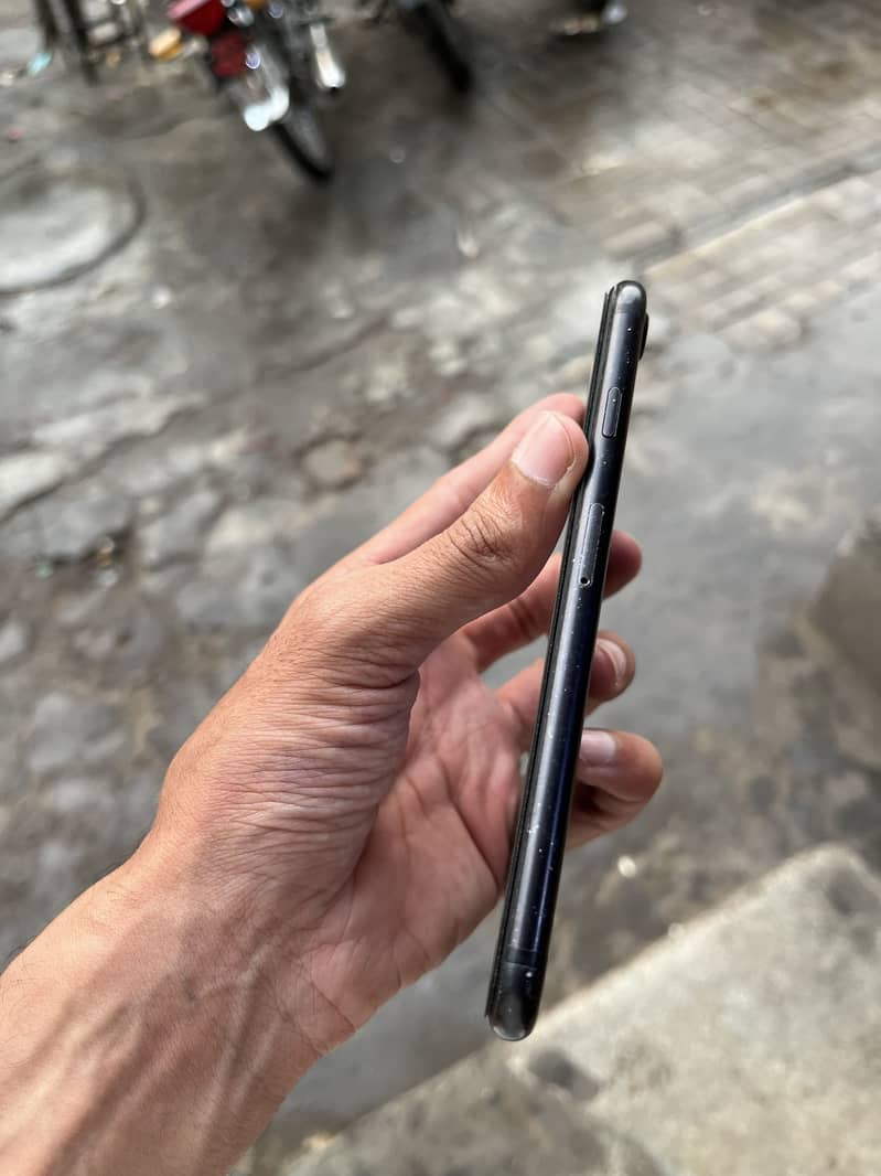Apple iPhone 7 3