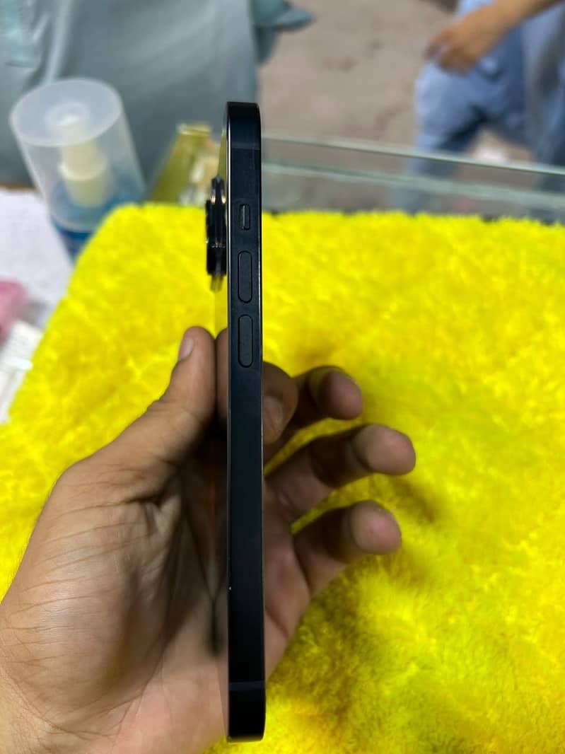 Apple iPhone 14 3