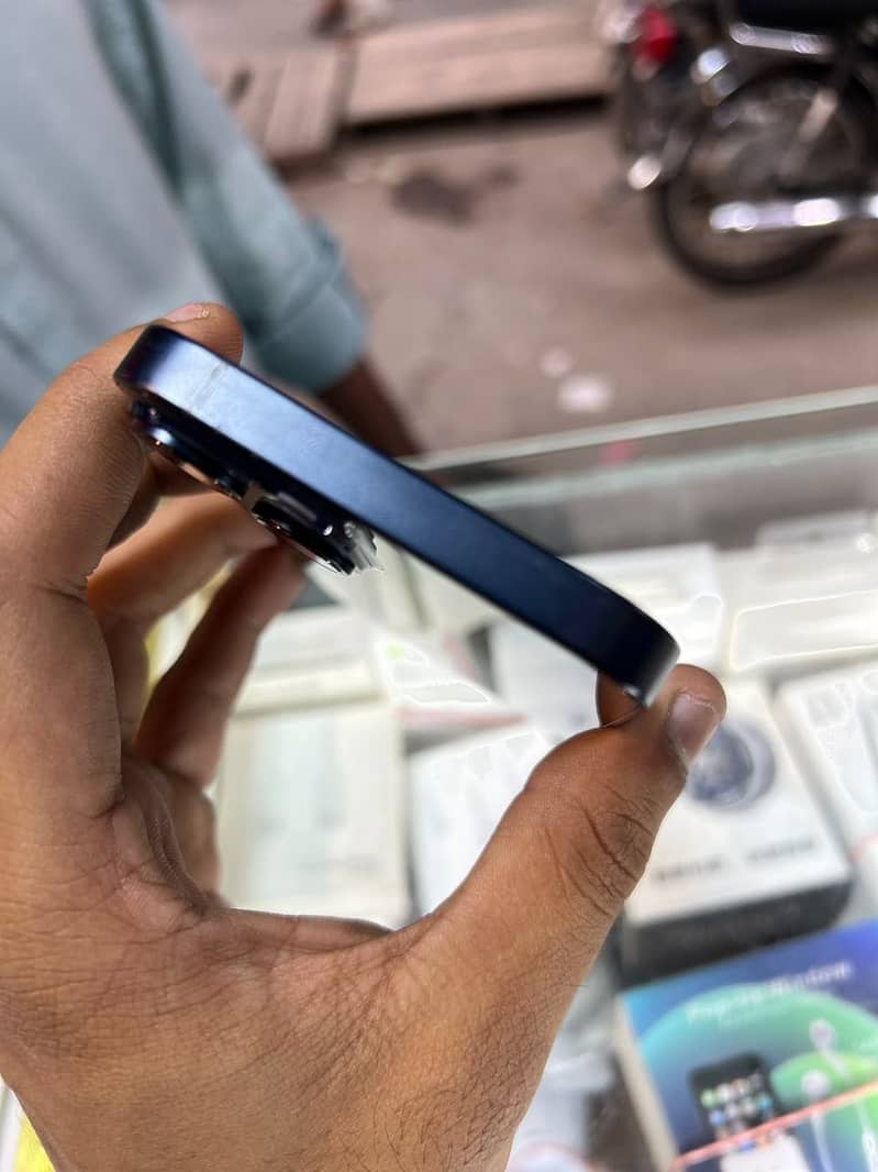 Apple iPhone 14 4