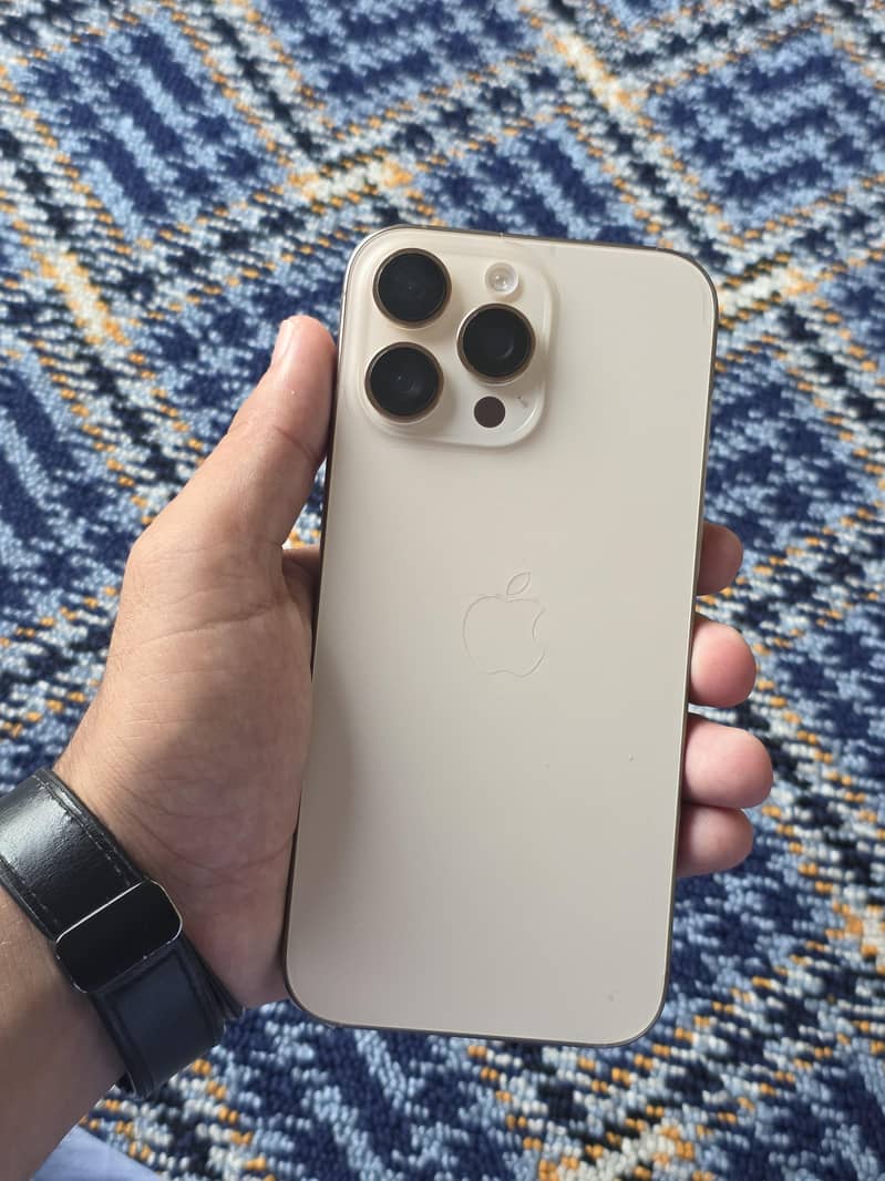 Apple iPhone 16 Pro Max 0