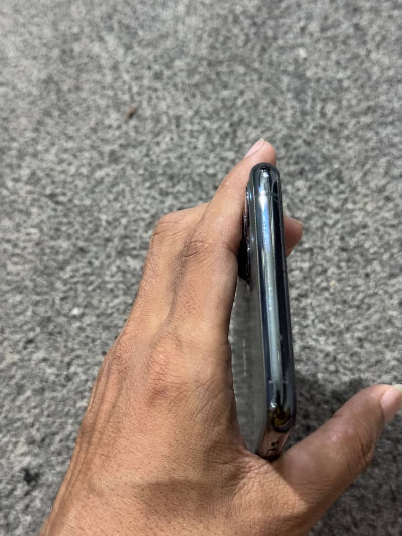 Apple iPhone 11 Pro Max 3