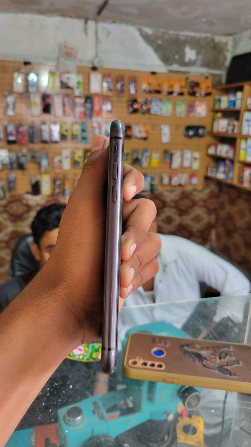 Apple iPhone 11 2