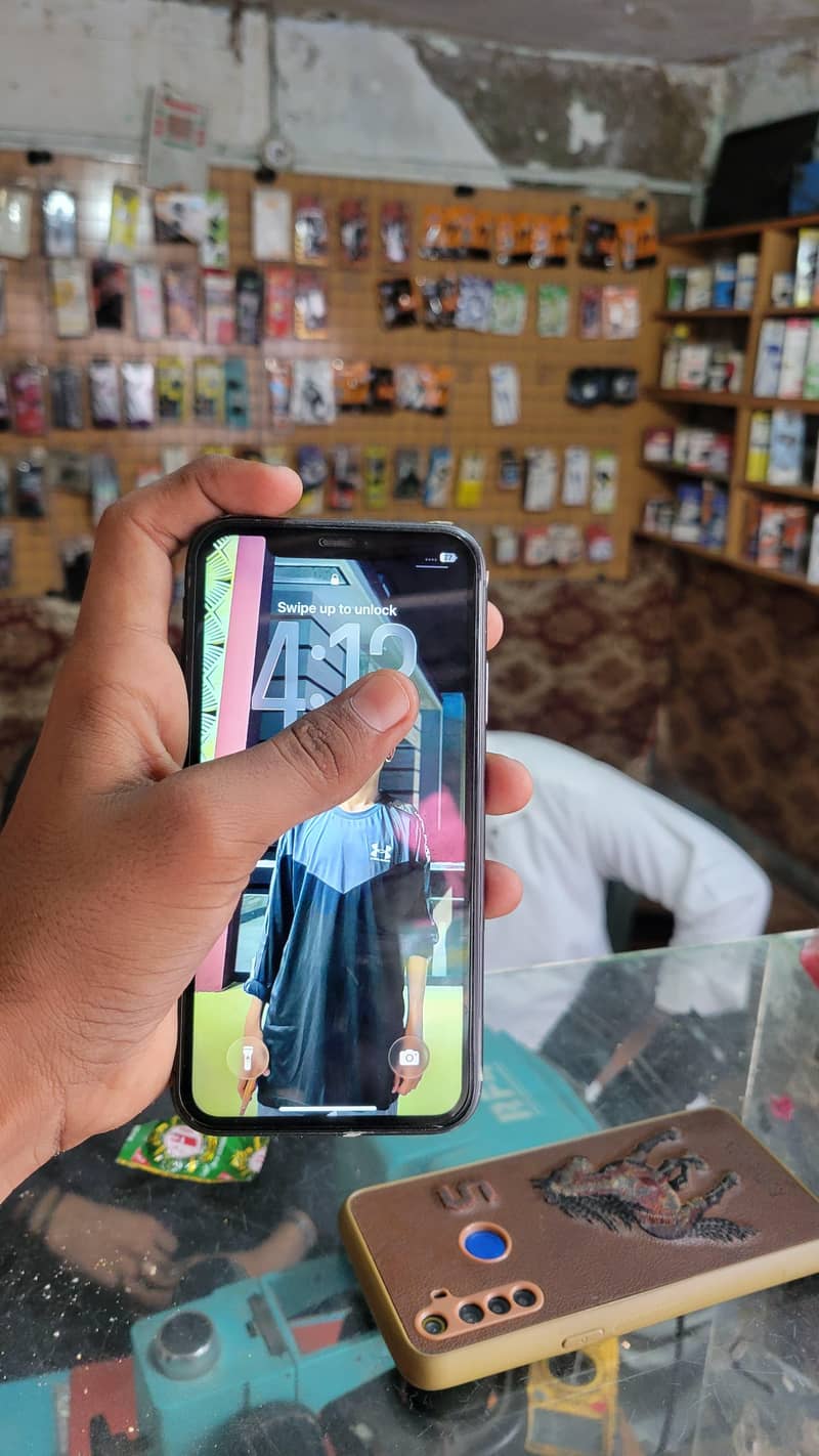 Apple iPhone 11 3