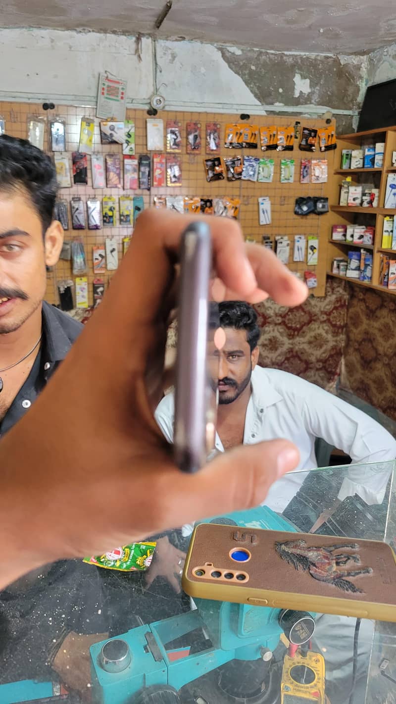 Apple iPhone 11 4