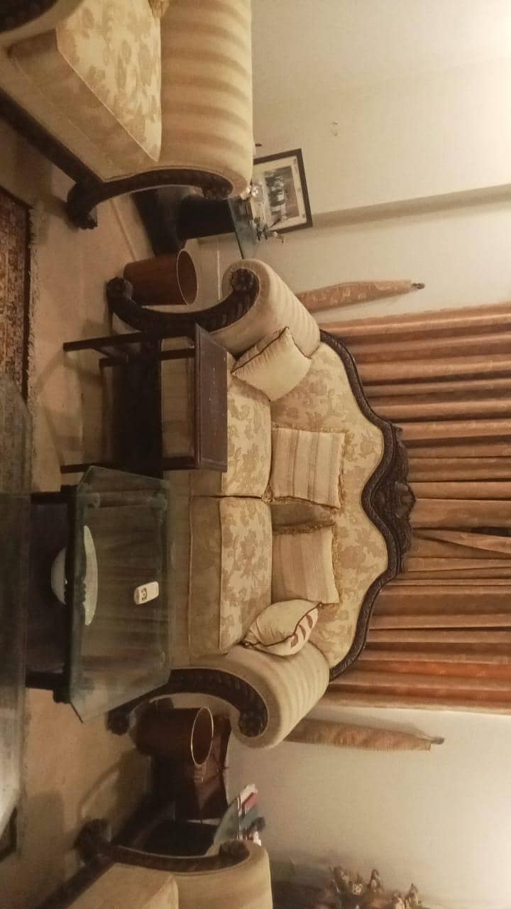 7 seaters sofa with Table 1