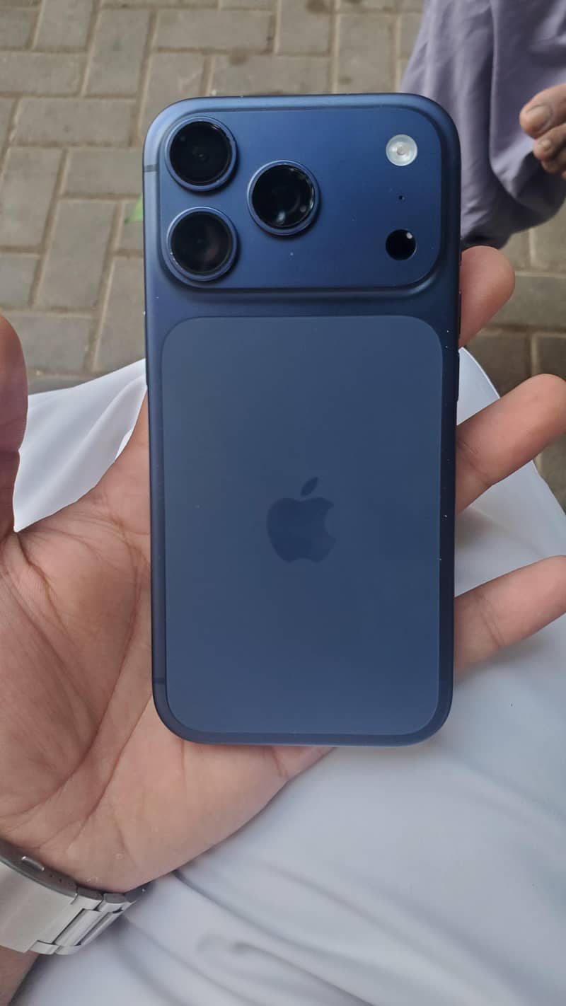 Apple iPhone 17 Pro 0