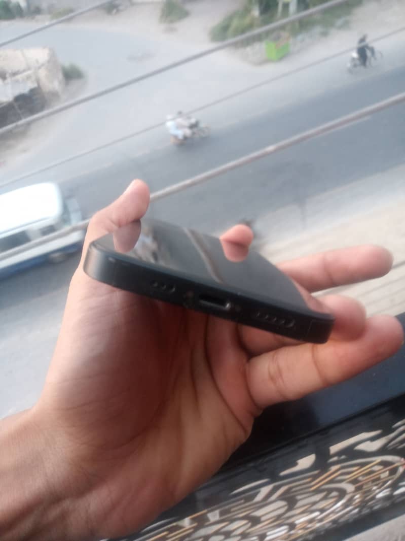 Apple iPhone 14 4