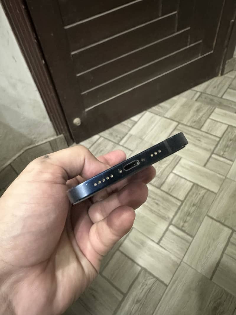 Apple iPhone 12 3
