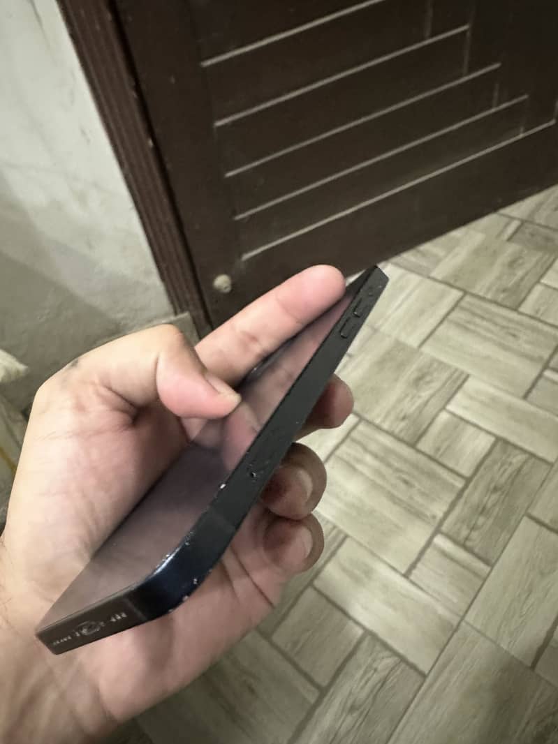 Apple iPhone 12 4