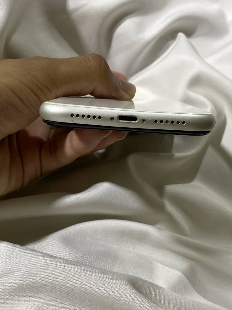 Apple iPhone 11 7