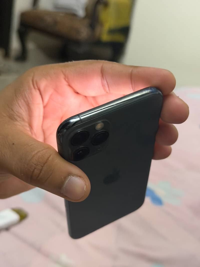Apple iPhone 11 Pro 2