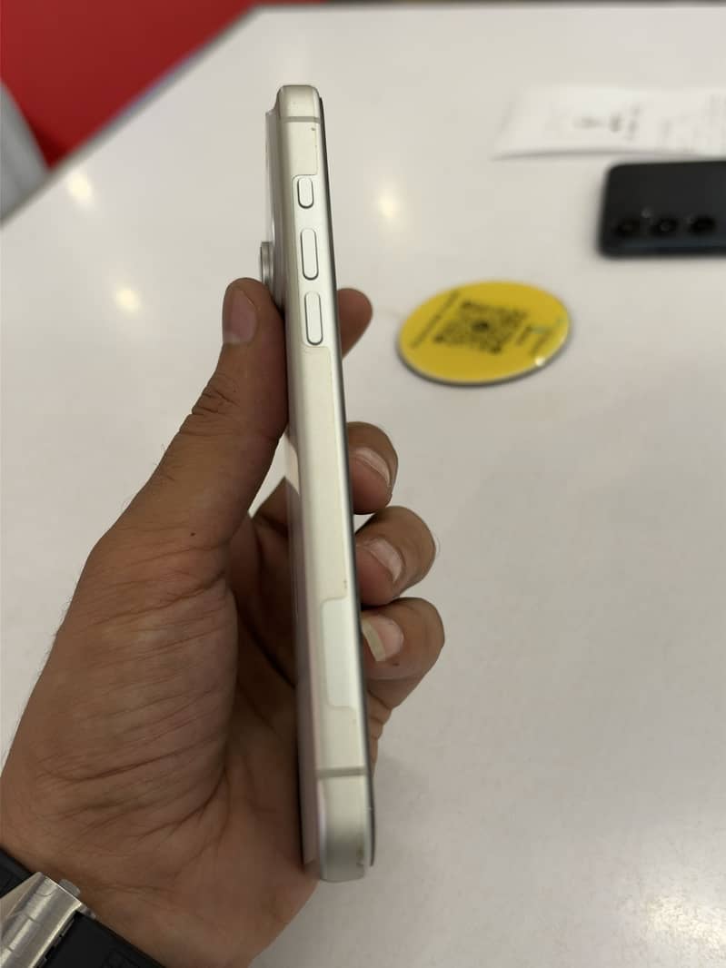Apple iPhone 17 Pro Max 4