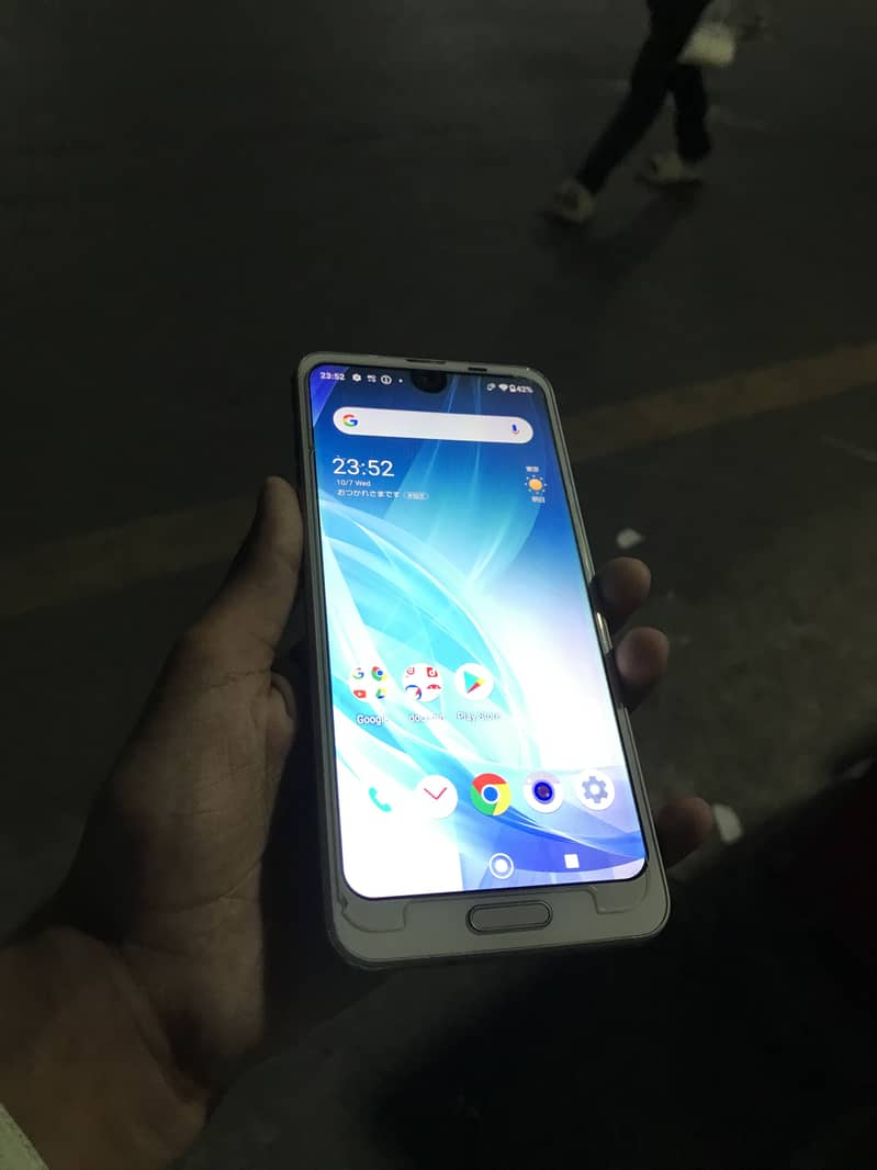 Sharp Aquos R2 1