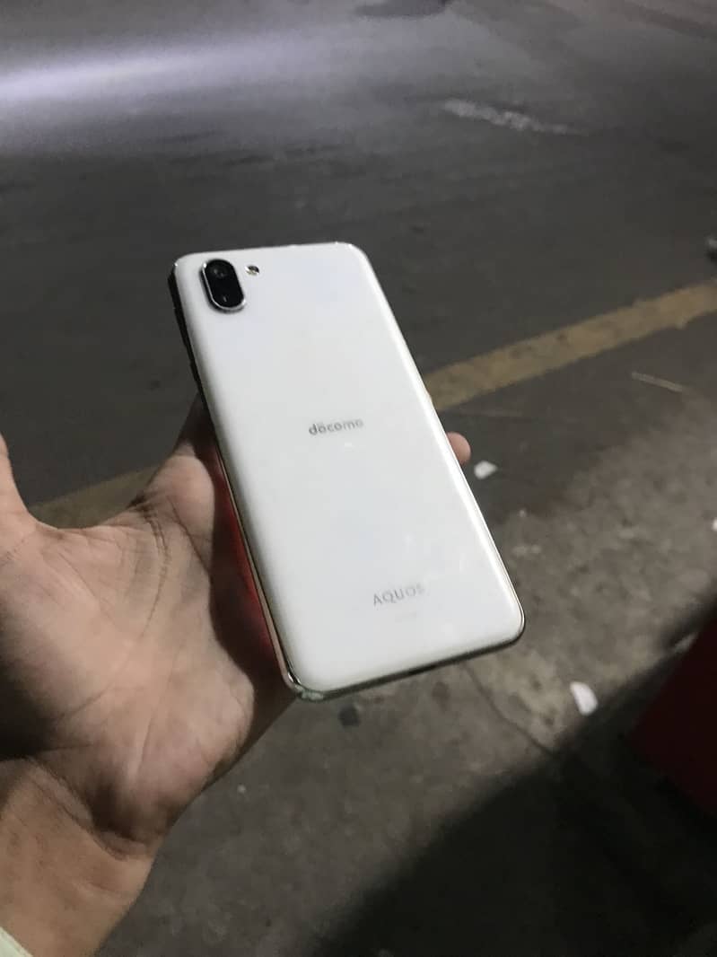 Sharp Aquos R2 3