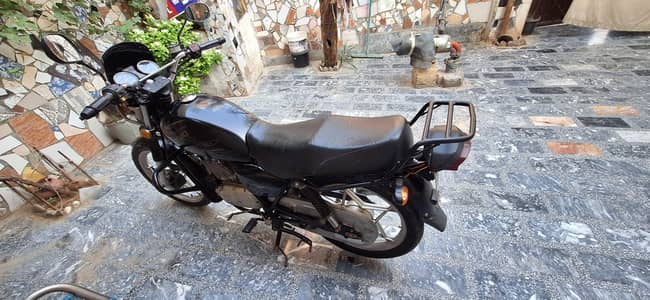 Suzuki GS 150 2017 | Black | Price is negotiable