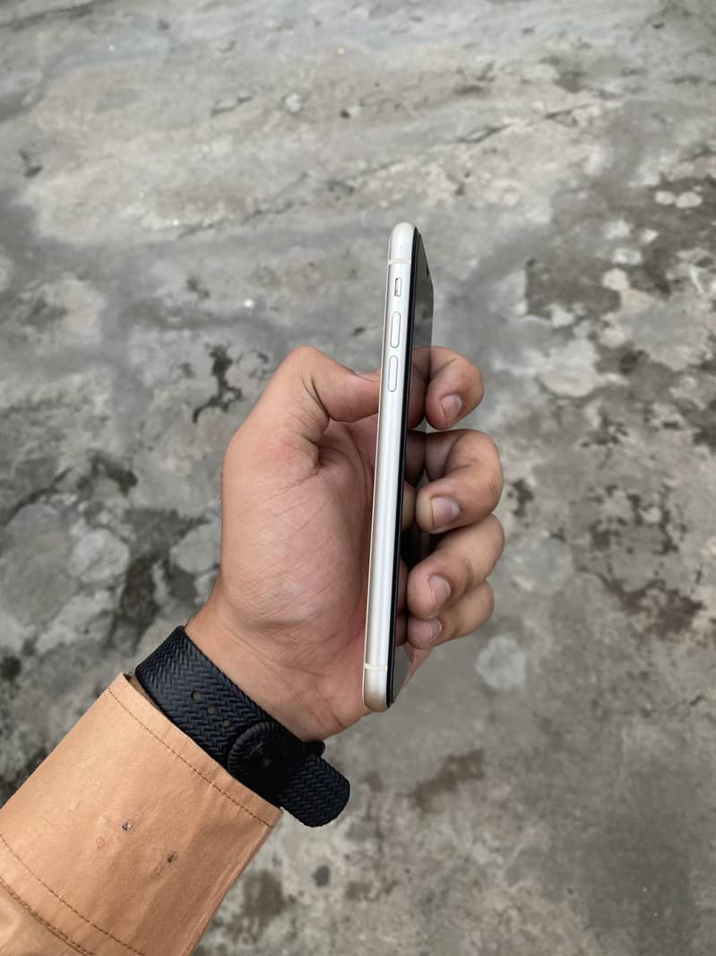 Apple iPhone 11 1