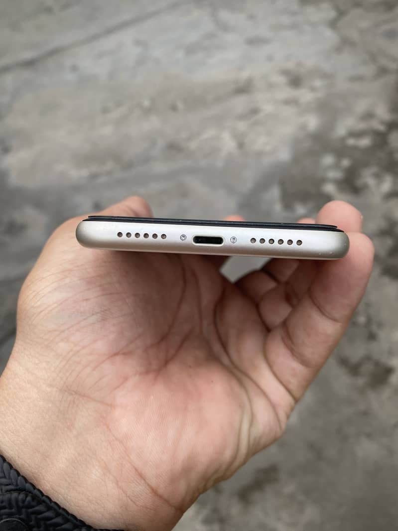Apple iPhone 11 3