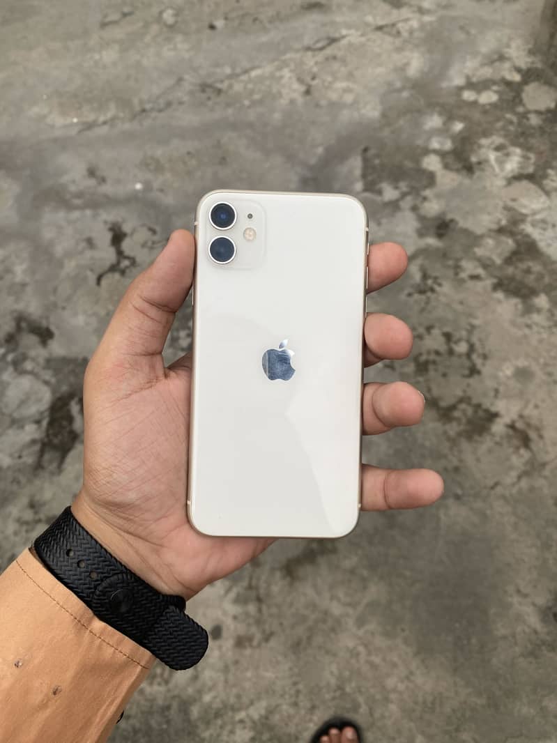 Apple iPhone 11 4