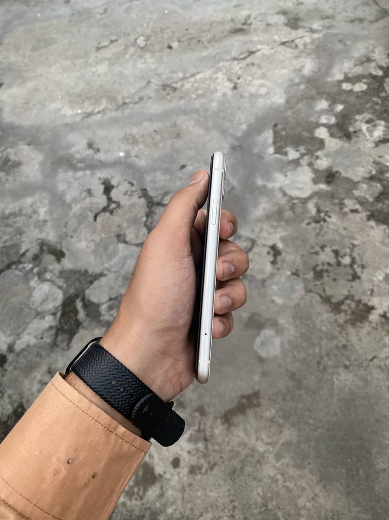 Apple iPhone 11 5