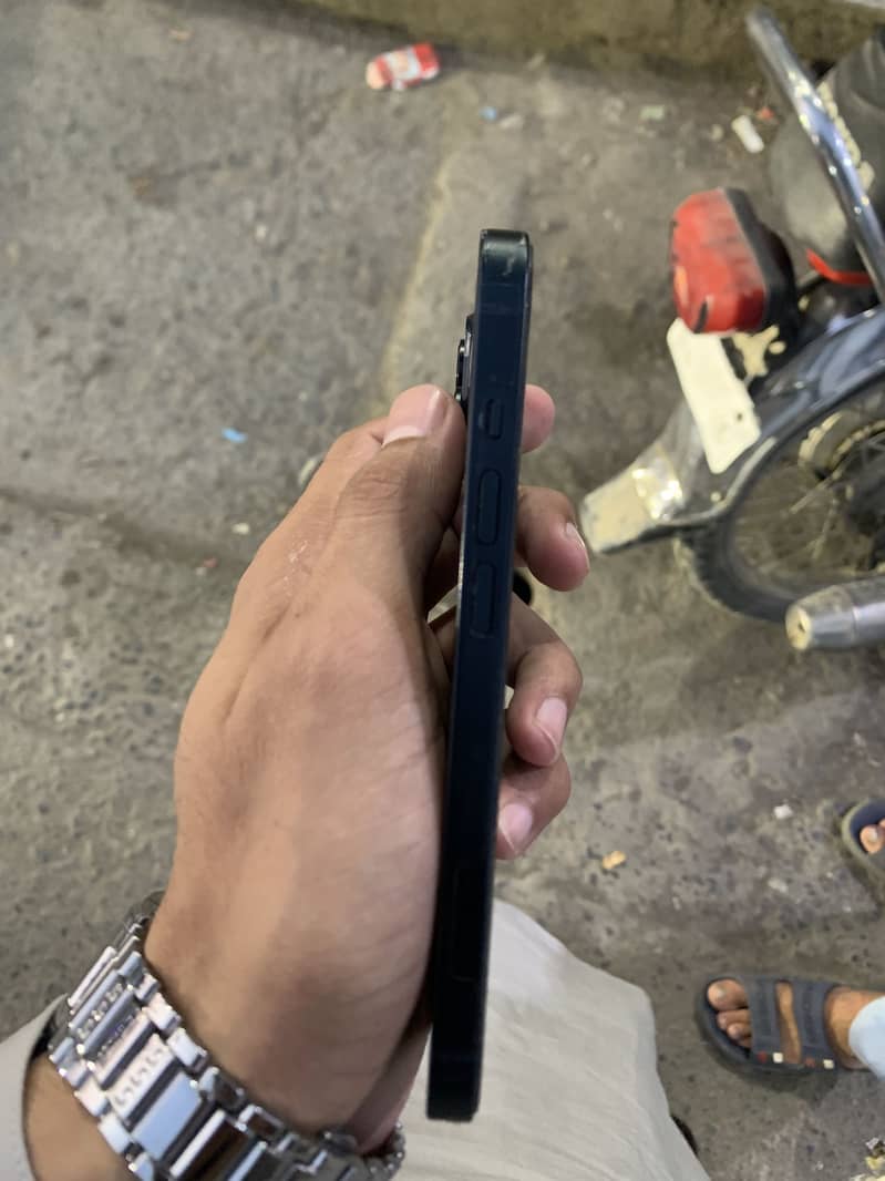 Apple iPhone 14 4