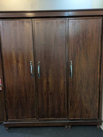 Almaari 3 door strong wood highwait urgently sale