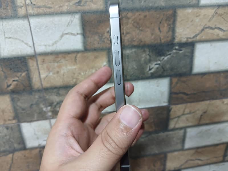 Apple iPhone 15 Pro 2