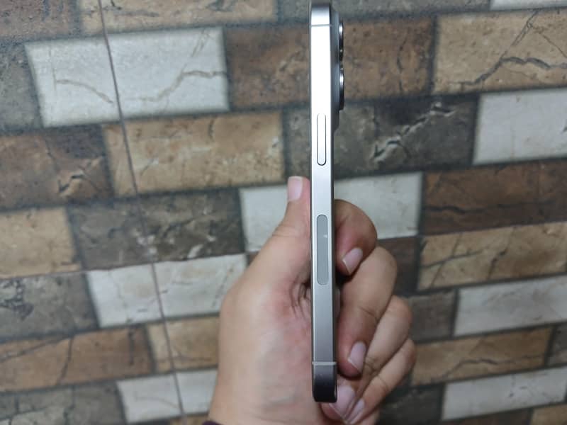 Apple iPhone 15 Pro 3