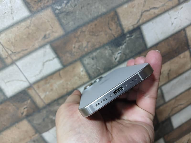 Apple iPhone 15 Pro 6