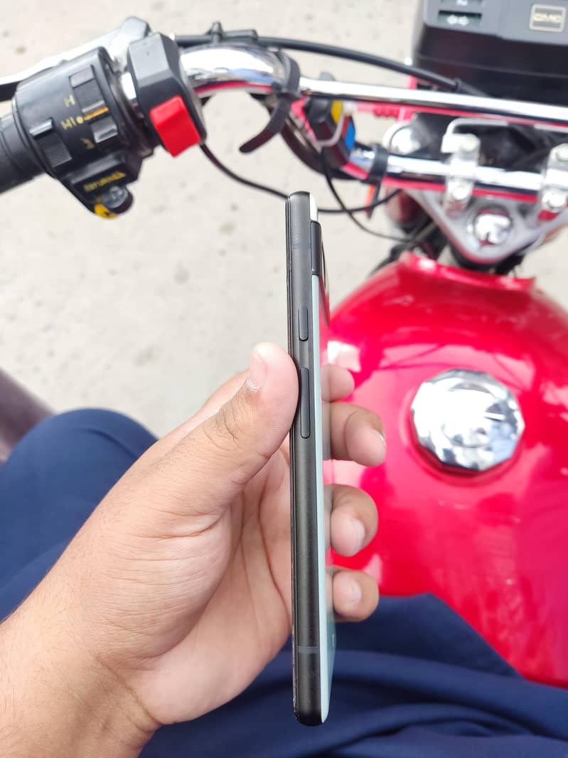 Google Pixel 6a 4