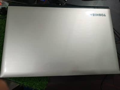 Toshiba Dynabook Satellite L70 - C Series 17" Display