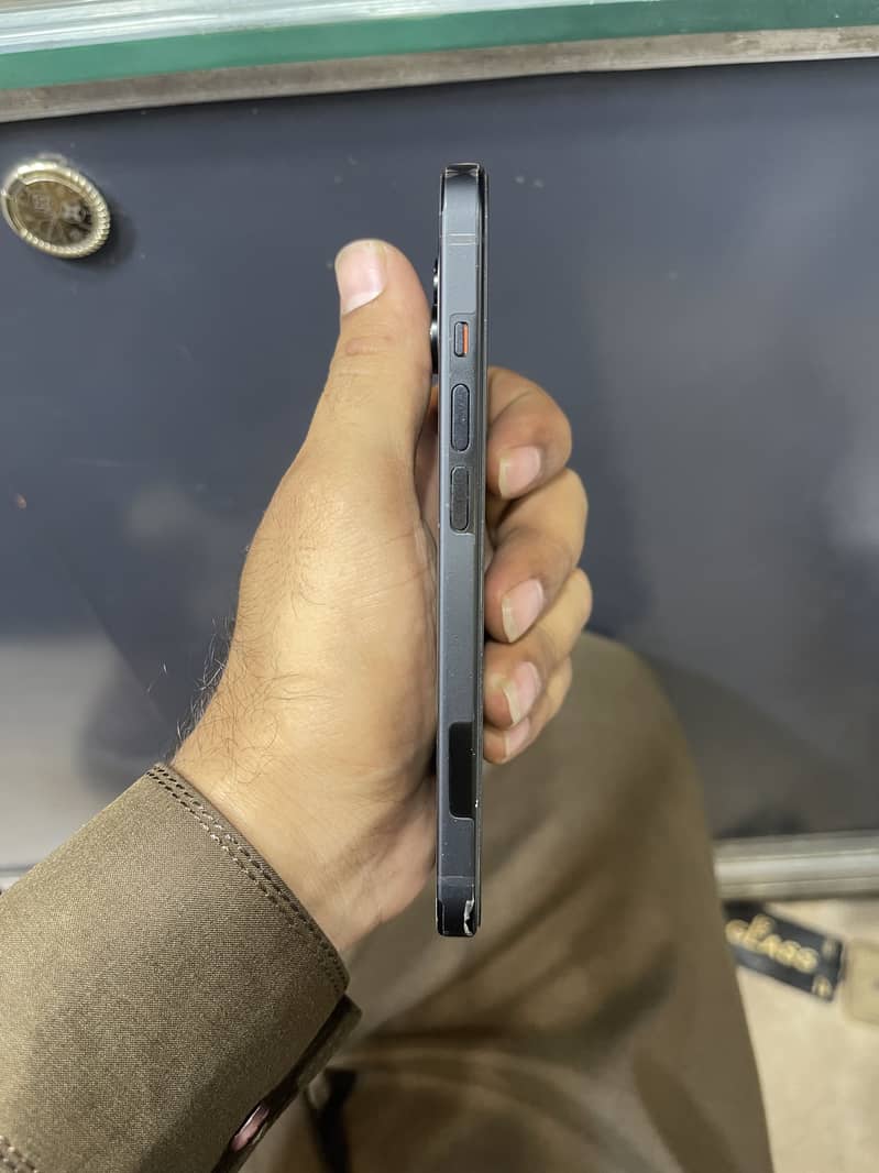 Apple iPhone 15 5